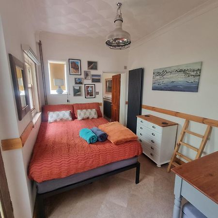 Shore Thing - Just A Stones Throw From The Beach Sandgate Bagian luar foto