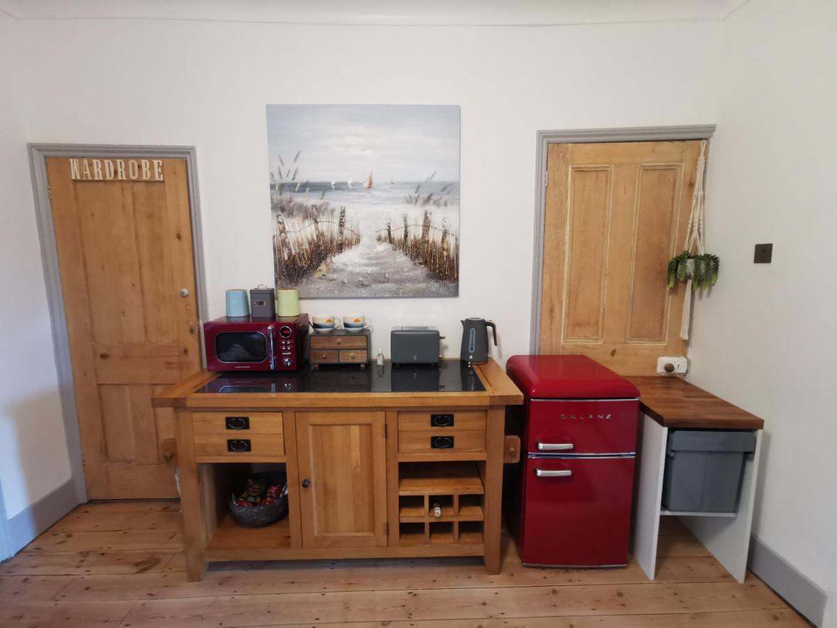 Shore Thing - Just A Stones Throw From The Beach Sandgate Bagian luar foto