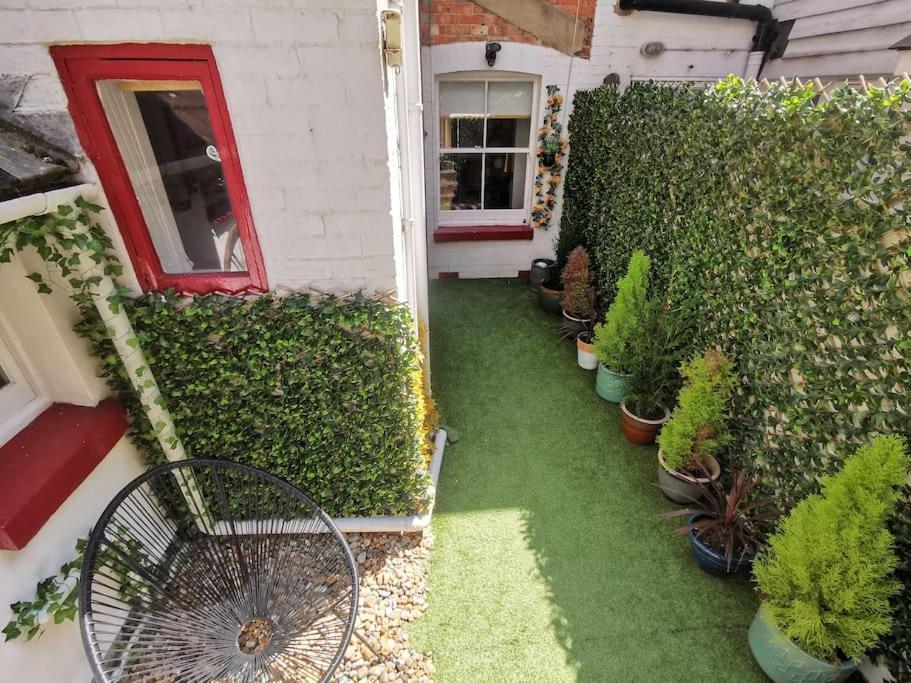 Shore Thing - Just A Stones Throw From The Beach Sandgate Bagian luar foto