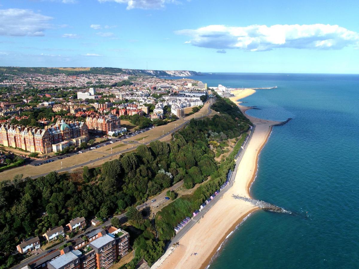 Shore Thing - Just A Stones Throw From The Beach Sandgate Bagian luar foto