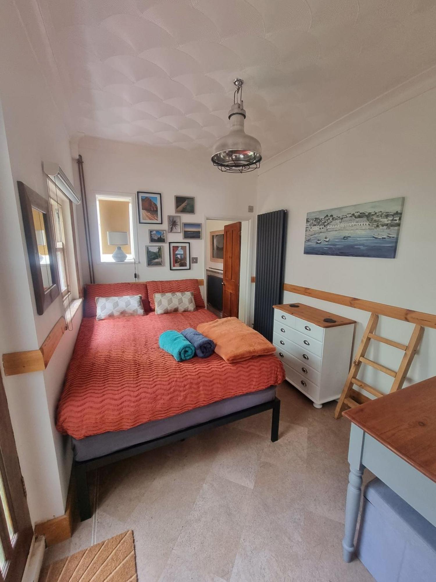 Shore Thing - Just A Stones Throw From The Beach Sandgate Bagian luar foto