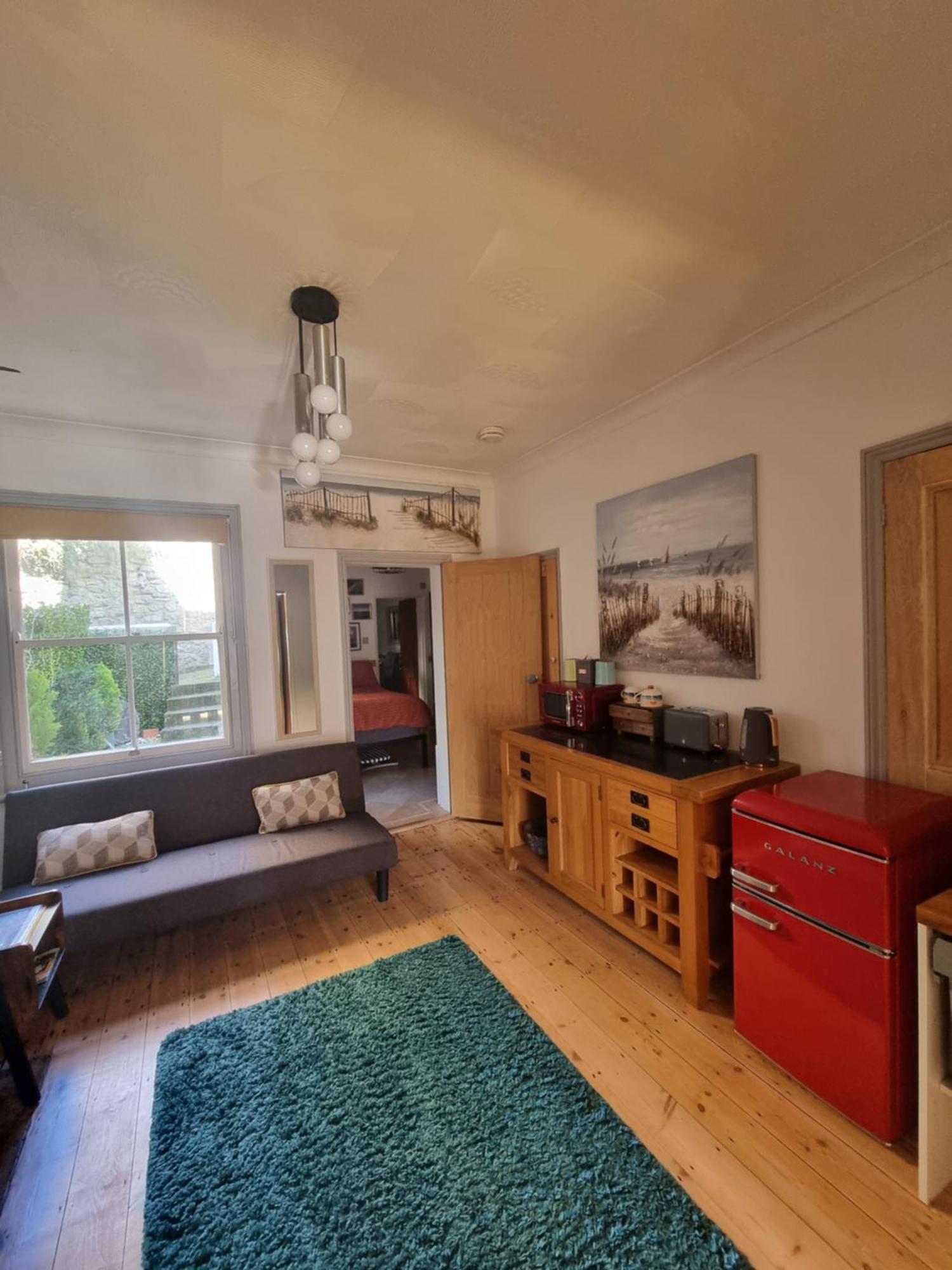 Shore Thing - Just A Stones Throw From The Beach Sandgate Bagian luar foto