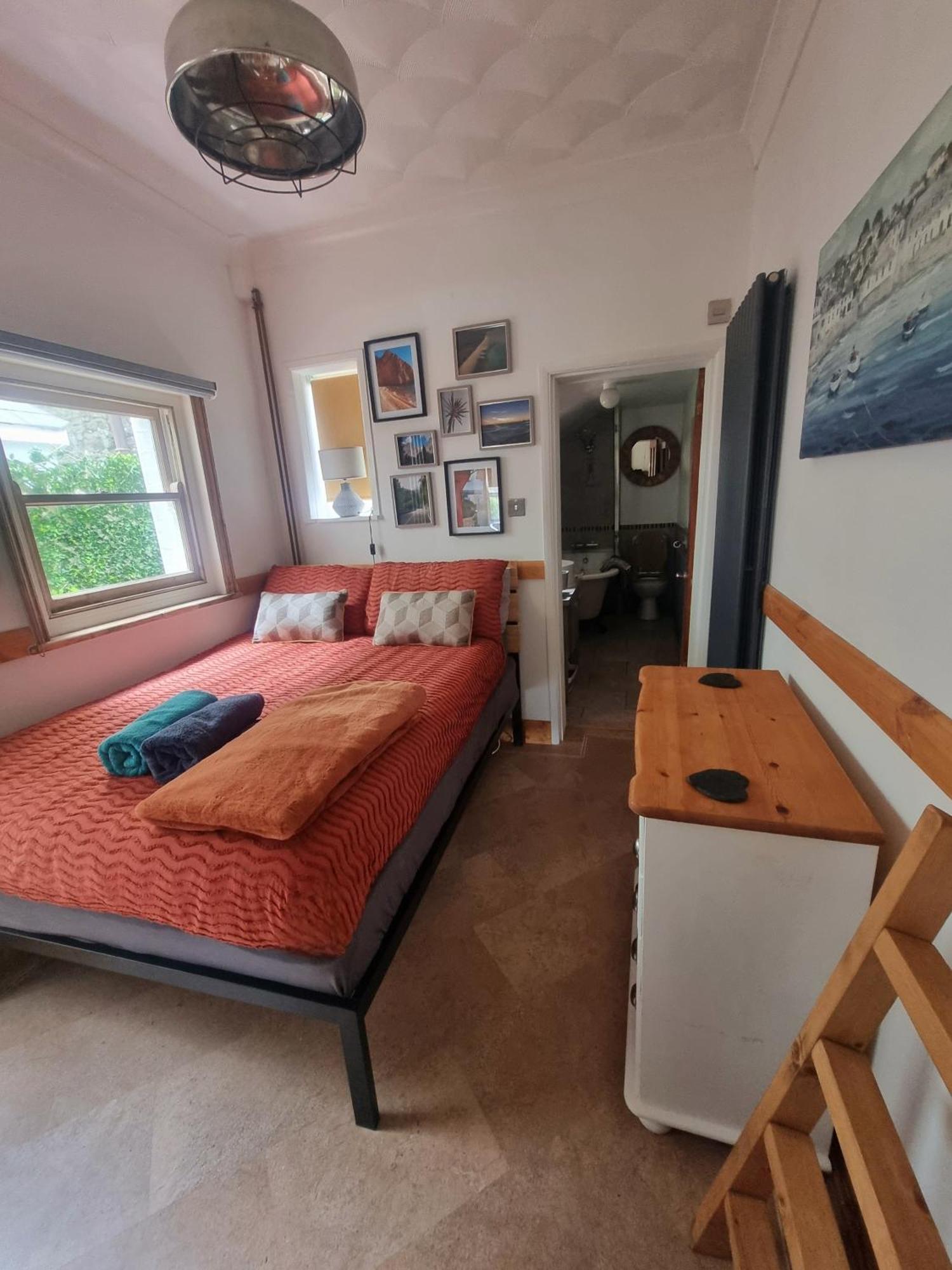 Shore Thing - Just A Stones Throw From The Beach Sandgate Bagian luar foto